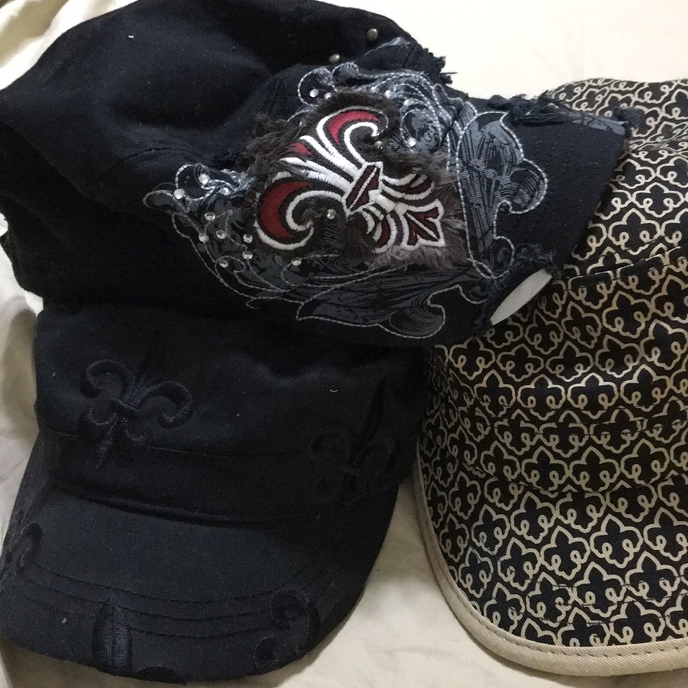Caps